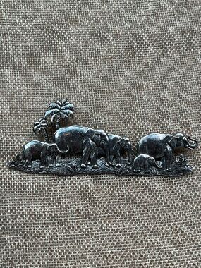 VTG JJ Elephant Brooch - pewter- super wardrobe addition